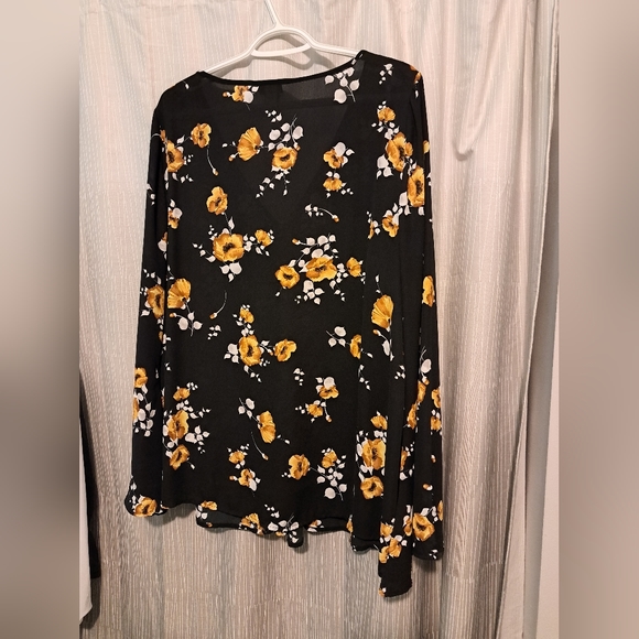 Torrid Bell Sleeve Shirt sz 1 - Picture 2 of 4